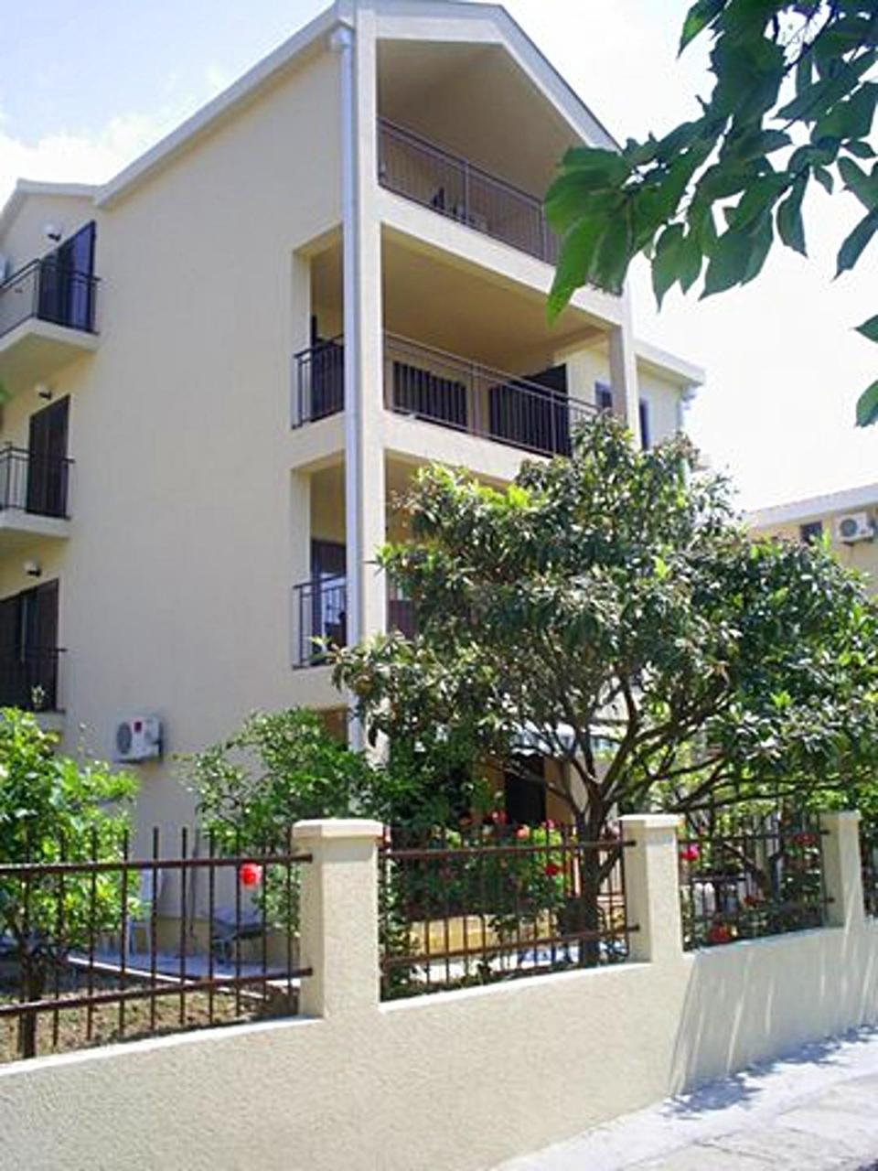 Apartments And Rooms Marija Budva Exterior photo